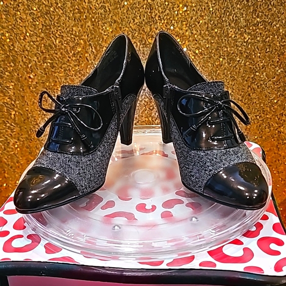 K Brown ANDREA Heels LIKE NEW - Picture 6 of 9